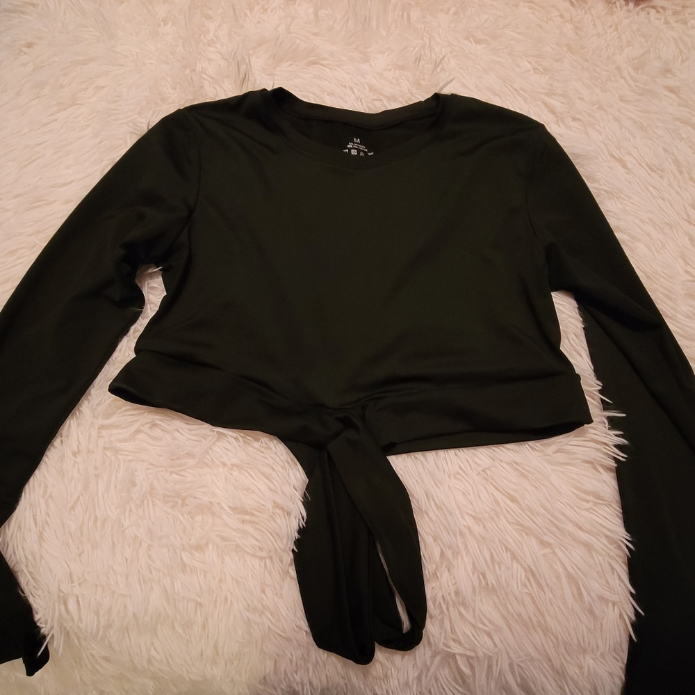 NVGTN CROP TOP